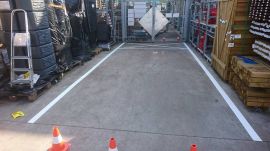 Fahrbahnmarkierung - Ladenbau